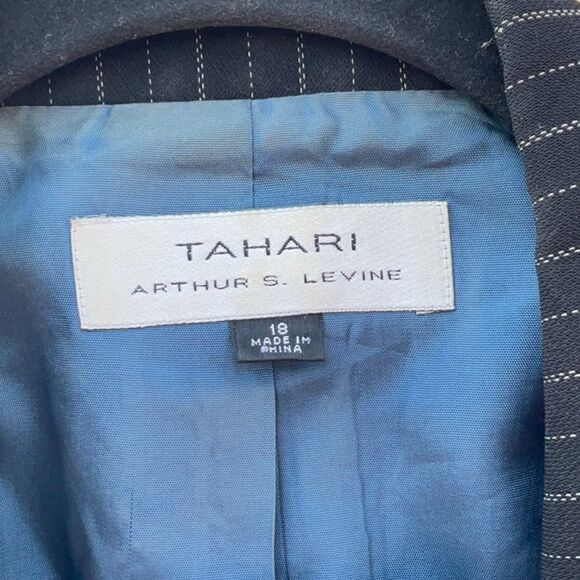 🔥 Take 50% OFF- Tahari Women’s Navy Striped Blazer Jacket With Inner, Size-18 - Picture 4 of 11